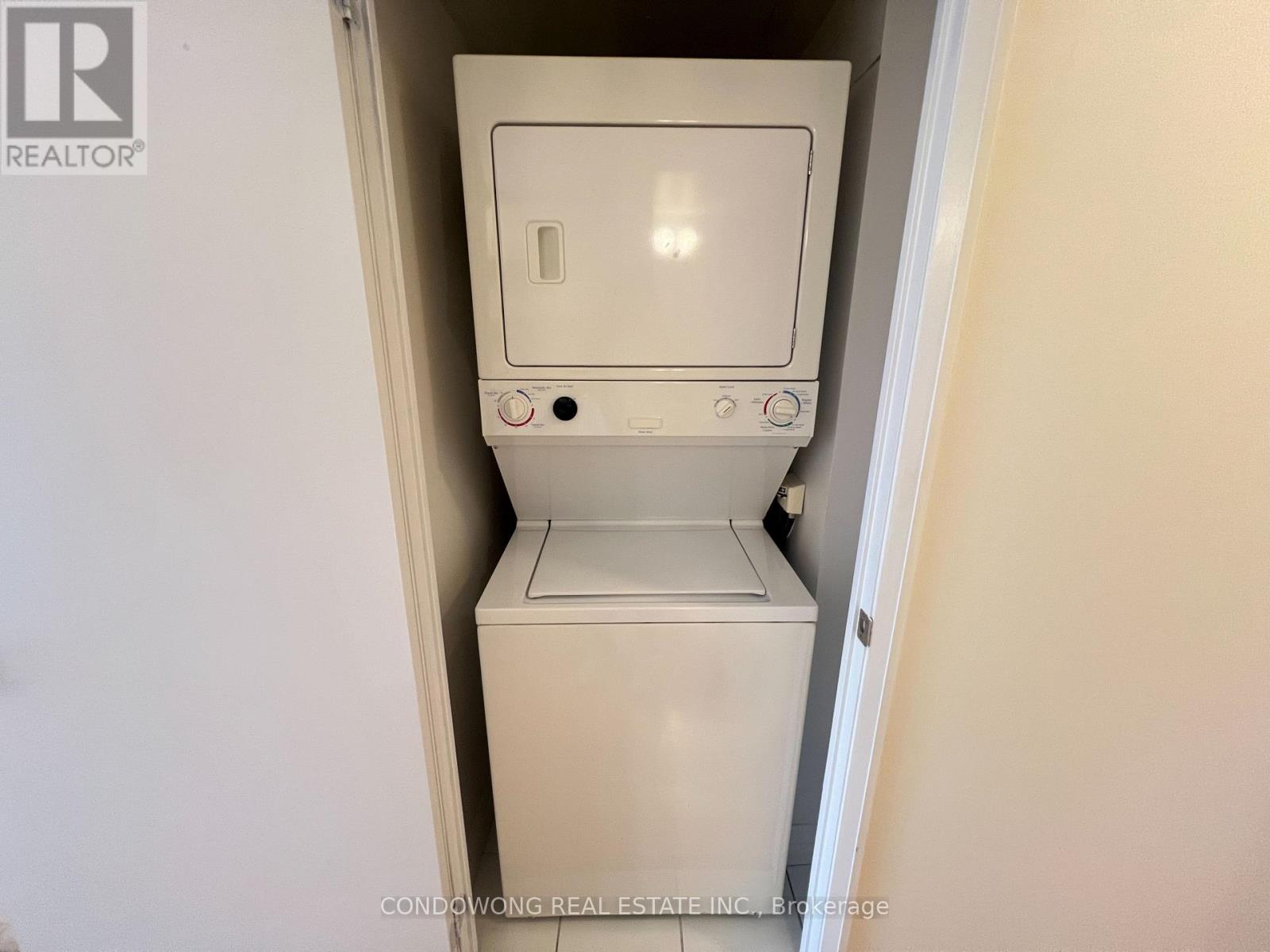 1709 - 25 Carlton Street, Toronto, Ontario  M5B 1L4 - Photo 11 - C12214352