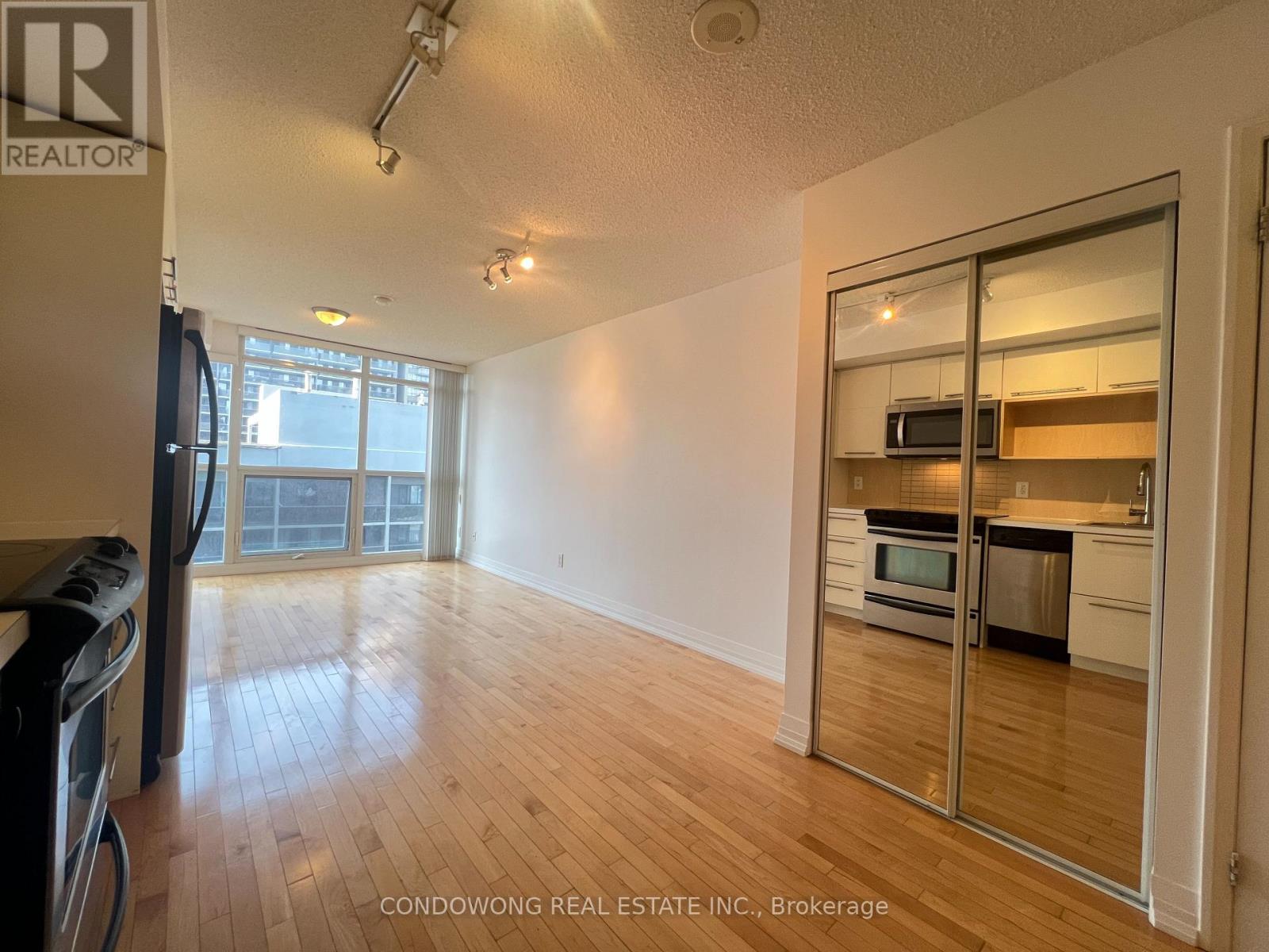 1709 - 25 Carlton Street, Toronto, Ontario  M5B 1L4 - Photo 2 - C12214352
