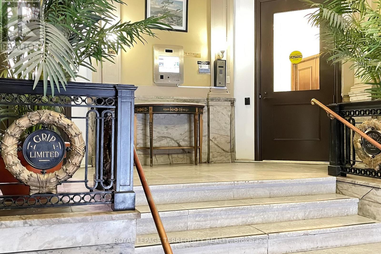 201 - 73 Richmond Street W, Toronto (Bay Street Corridor), Ontario  M5H 4E8 - Photo 15 - C12214355