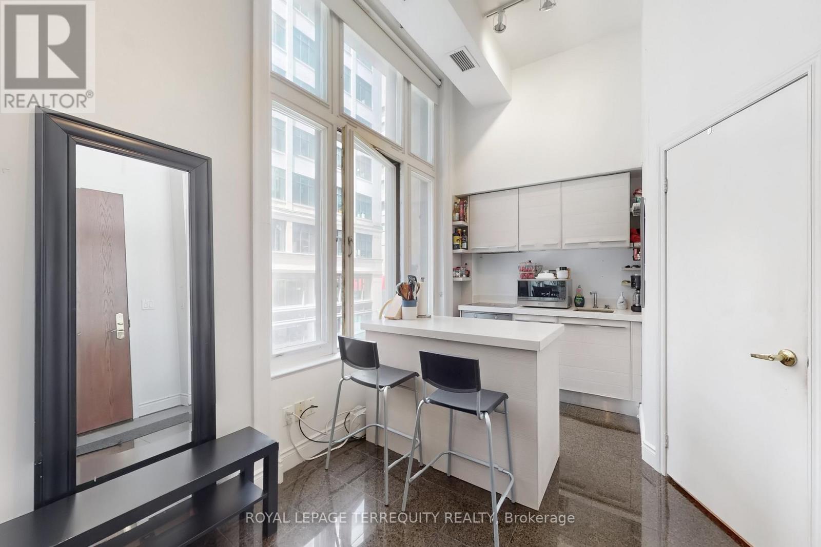 201 - 73 Richmond Street W, Toronto (Bay Street Corridor), Ontario  M5H 4E8 - Photo 27 - C12214355
