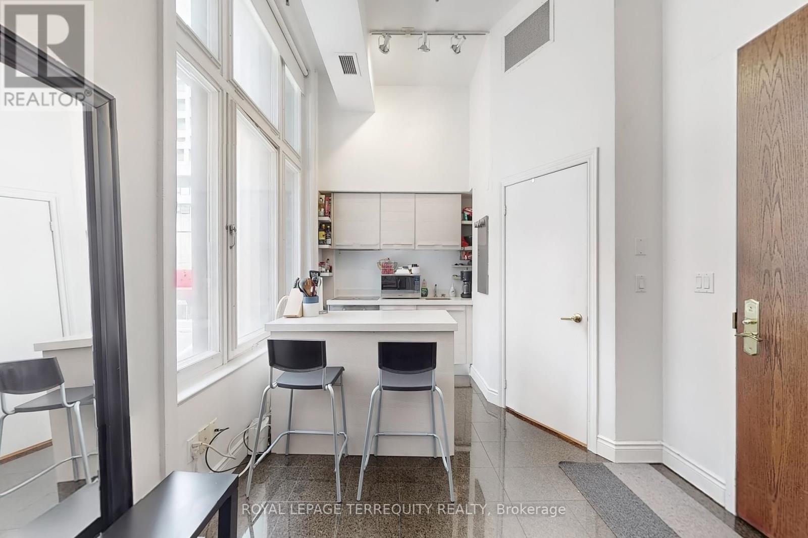 201 - 73 Richmond Street W, Toronto (Bay Street Corridor), Ontario  M5H 4E8 - Photo 28 - C12214355