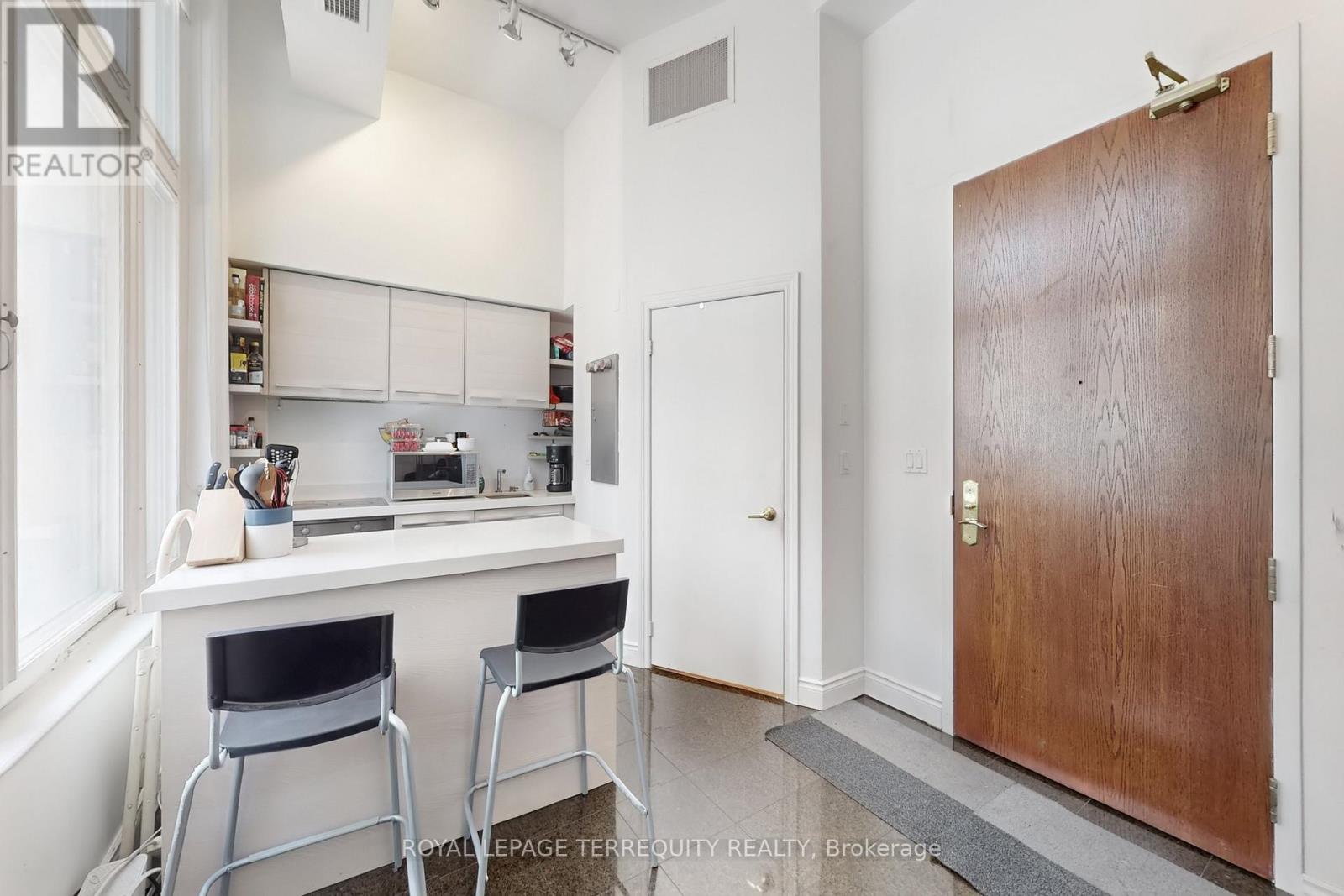 201 - 73 Richmond Street W, Toronto (Bay Street Corridor), Ontario  M5H 4E8 - Photo 29 - C12214355