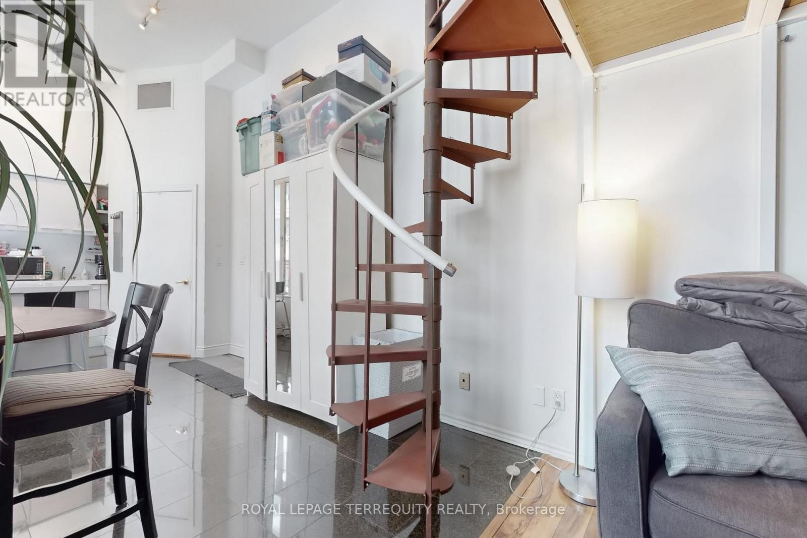 201 - 73 Richmond Street W, Toronto (Bay Street Corridor), Ontario  M5H 4E8 - Photo 38 - C12214355