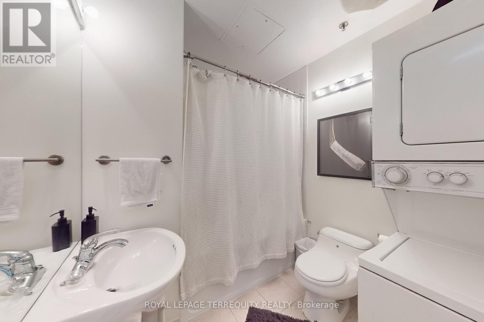 201 - 73 Richmond Street W, Toronto (Bay Street Corridor), Ontario  M5H 4E8 - Photo 44 - C12214355