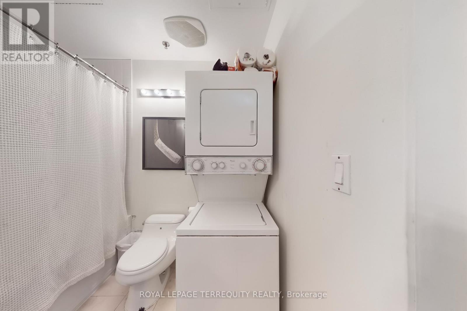 201 - 73 Richmond Street W, Toronto (Bay Street Corridor), Ontario  M5H 4E8 - Photo 47 - C12214355