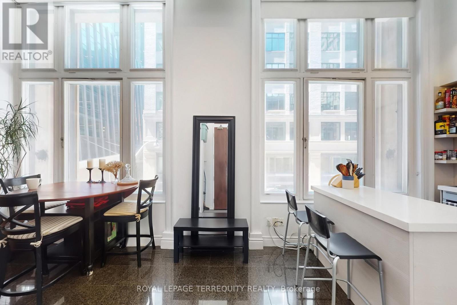 201 - 73 Richmond Street W, Toronto (Bay Street Corridor), Ontario  M5H 4E8 - Photo 48 - C12214355