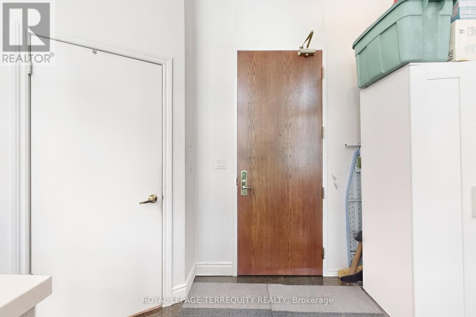 201 - 73 Richmond Street W, Toronto (Bay Street Corridor), Ontario  M5H 4E8 - Photo 49 - C12214355
