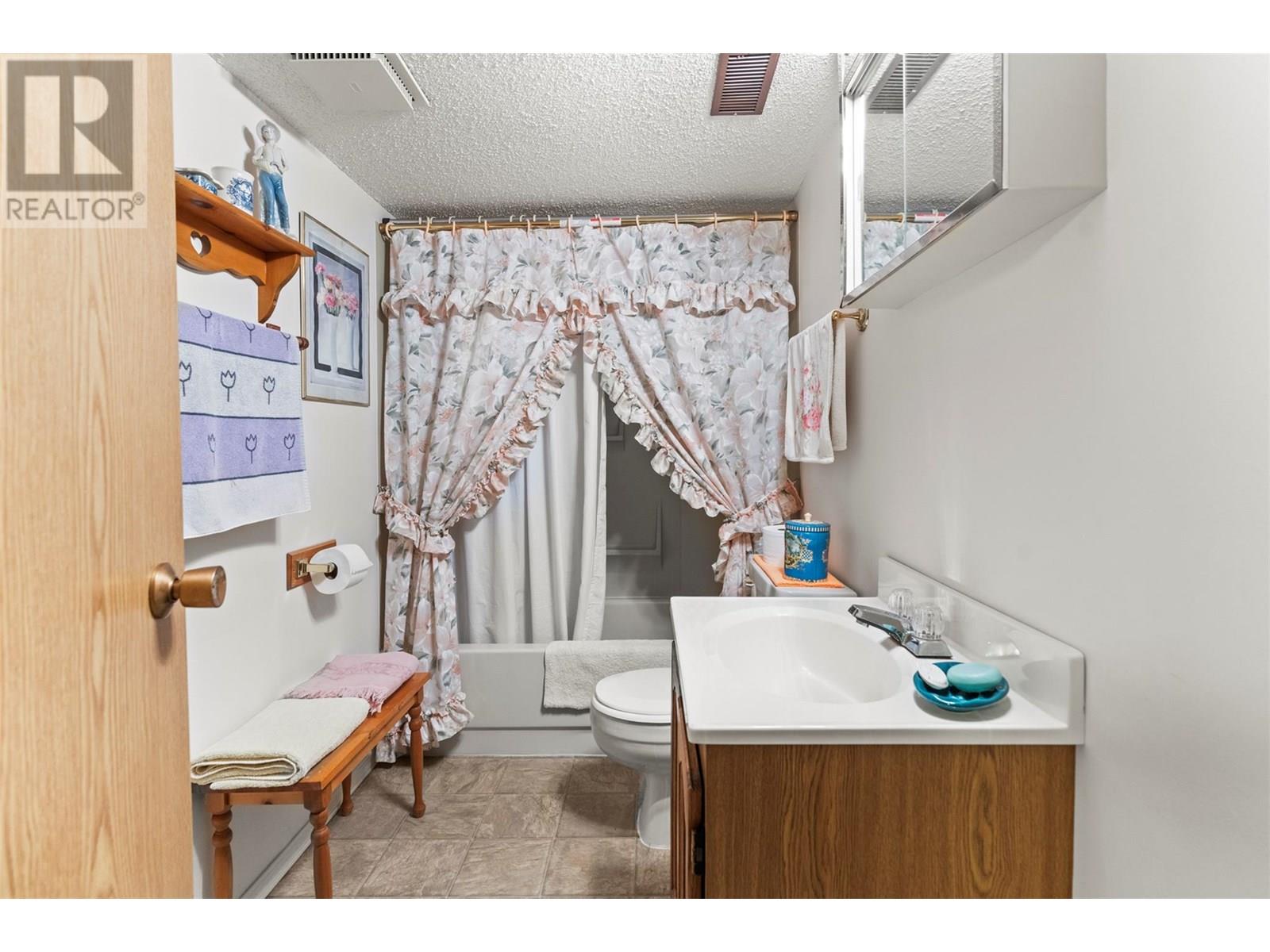 2200 Gordon Drive Unit# 24, Kelowna, British Columbia  V1Y 8T7 - Photo 27 - 10351844