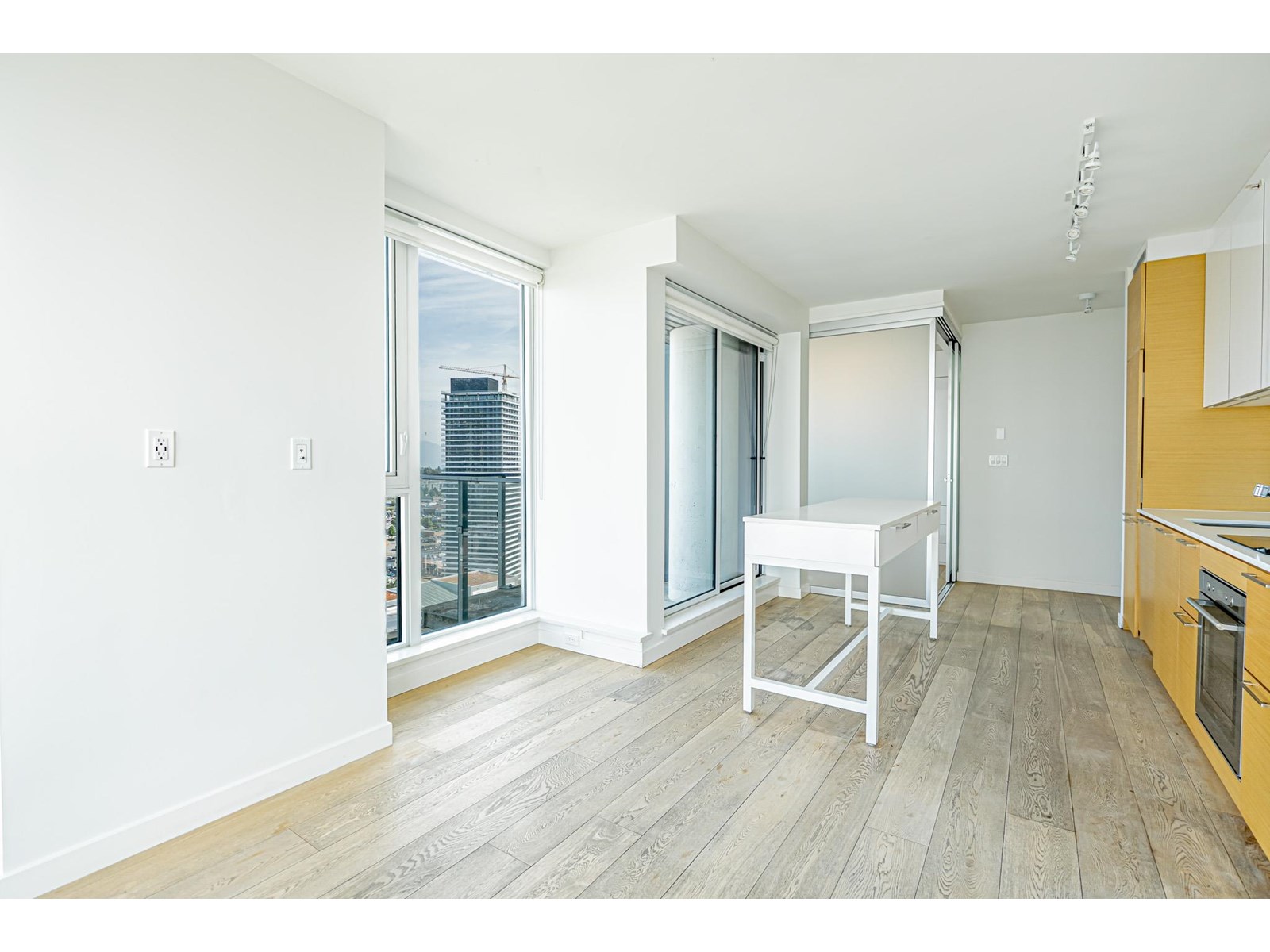 2606 13438 Central Avenue, Surrey, British Columbia  V3T 0N2 - Photo 6 - R3013847