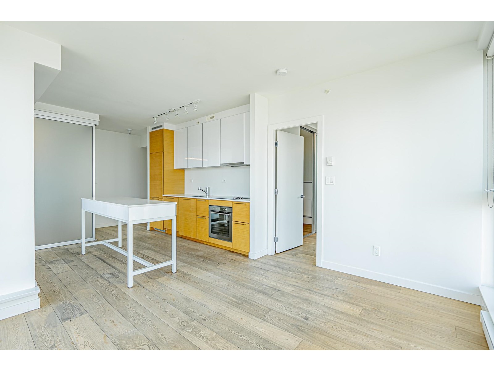 2606 13438 Central Avenue, Surrey, British Columbia  V3T 0N2 - Photo 8 - R3013847