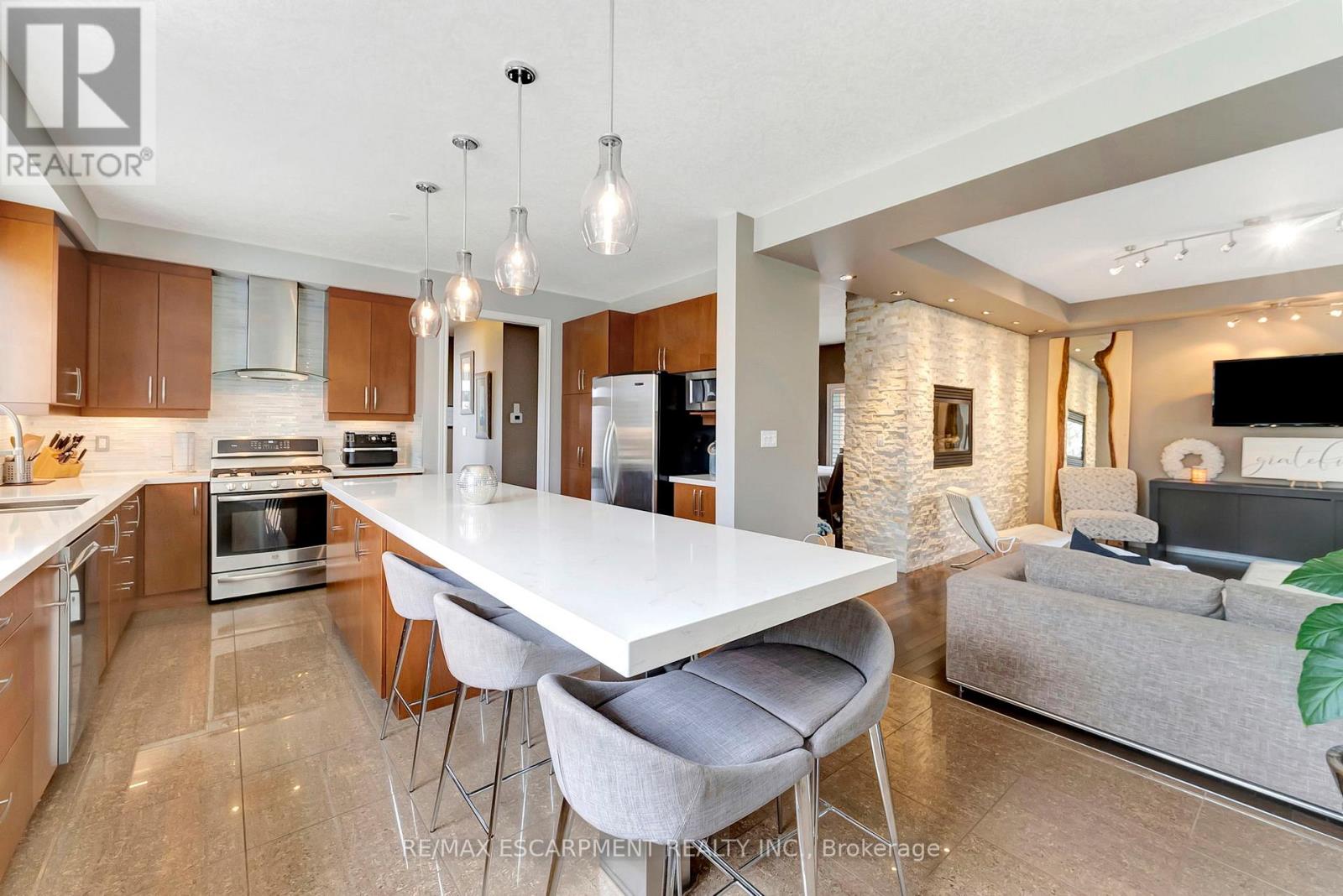 349 Valridge Drive, Hamilton (Ancaster), Ontario  L9G 0B1 - Photo 8 - X12214338