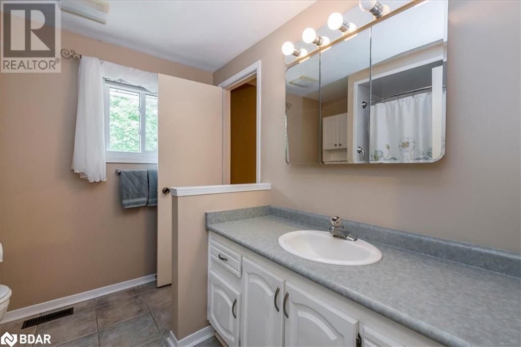 8 Bethune Place, Barrie, Ontario  L4N 4X7 - Photo 17 - 40739095