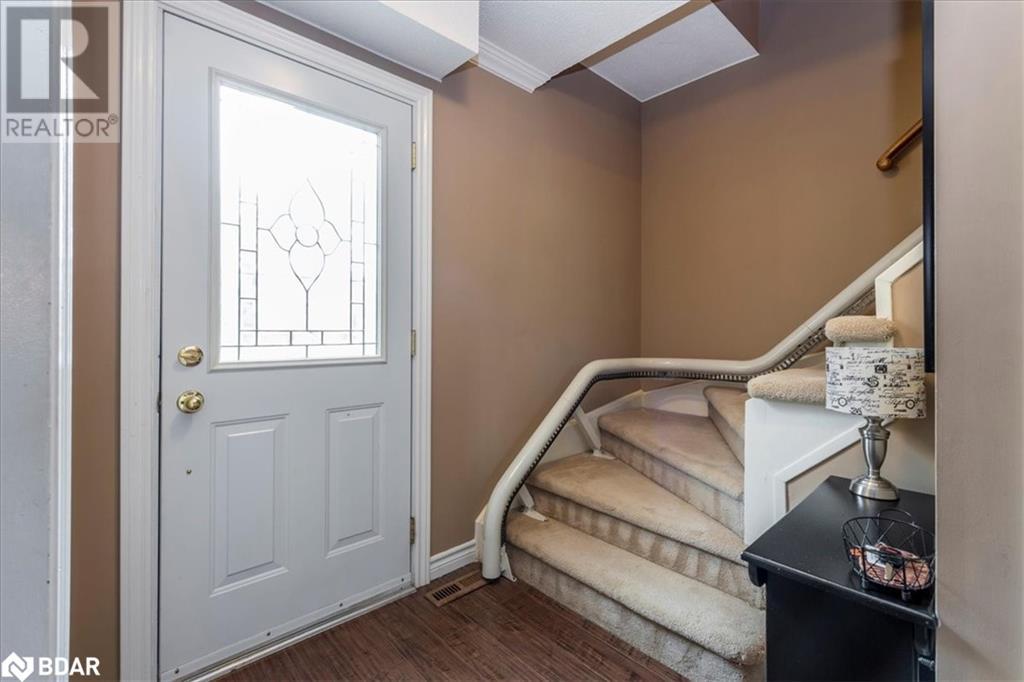 8 Bethune Place, Barrie, Ontario  L4N 4X7 - Photo 3 - 40739095
