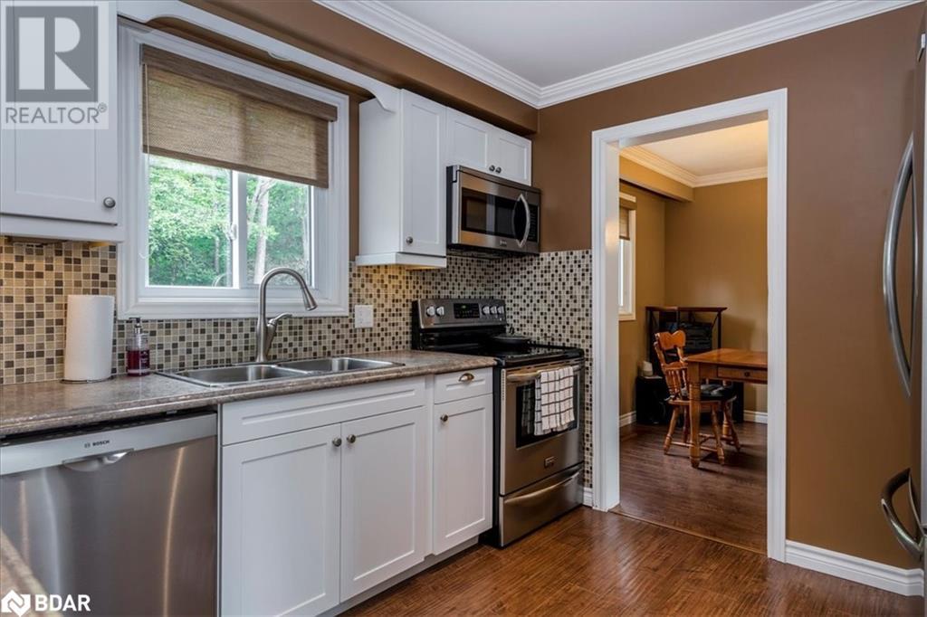8 Bethune Place, Barrie, Ontario  L4N 4X7 - Photo 8 - 40739095