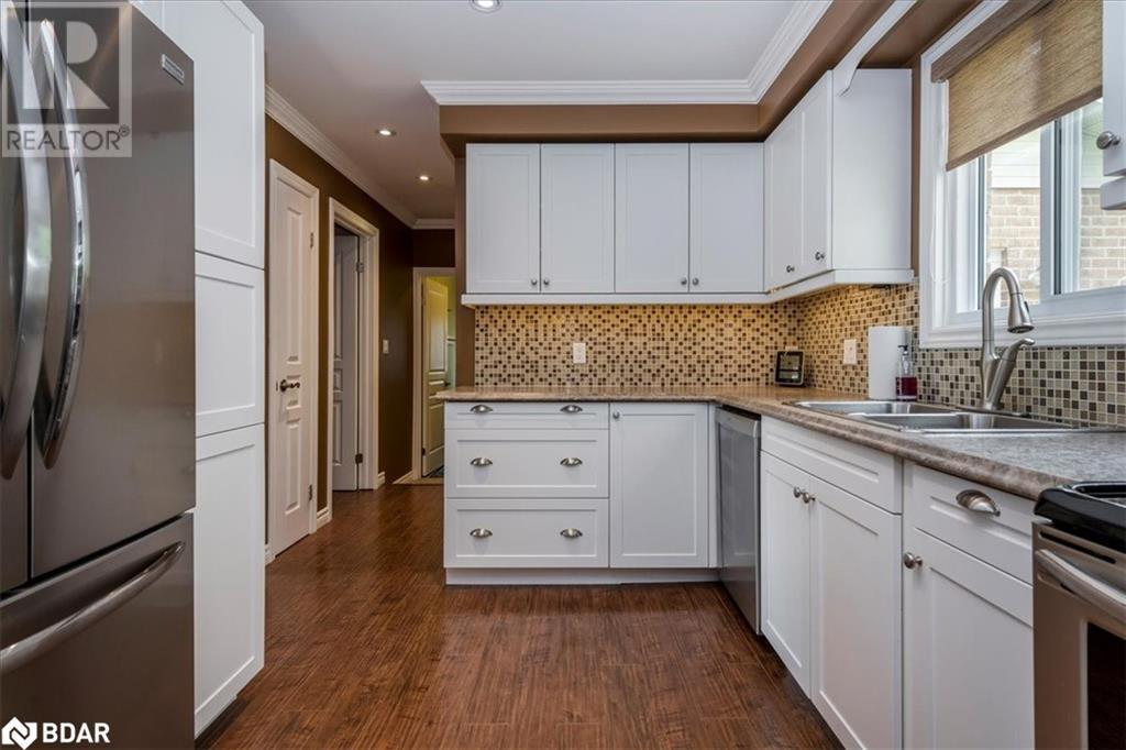 8 Bethune Place, Barrie, Ontario  L4N 4X7 - Photo 9 - 40739095