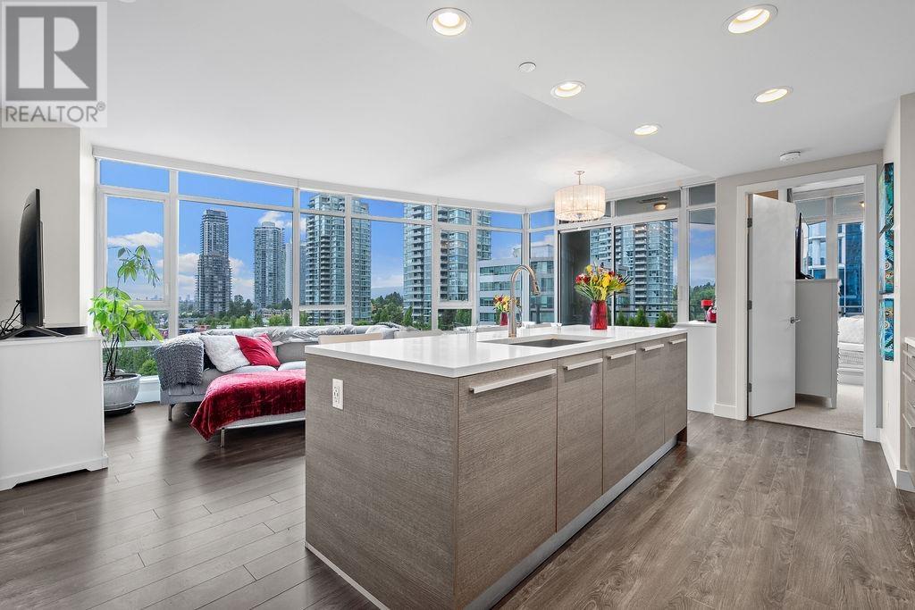 702 2008 ROSSER AVENUE, Burnaby, British Columbia