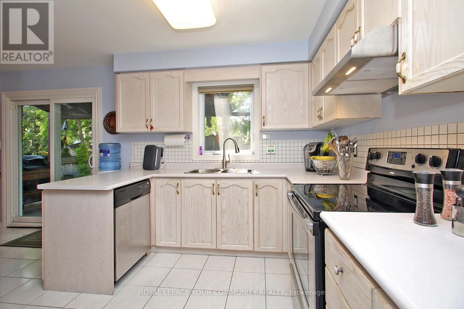 42 Willowbank Avenue, Richmond Hill, Ontario  L4E 3B2 - Photo 14 - N12198460