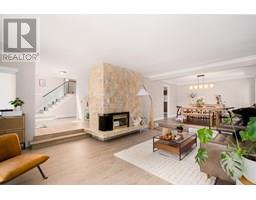 8951 CRAIGFLOWER GATE