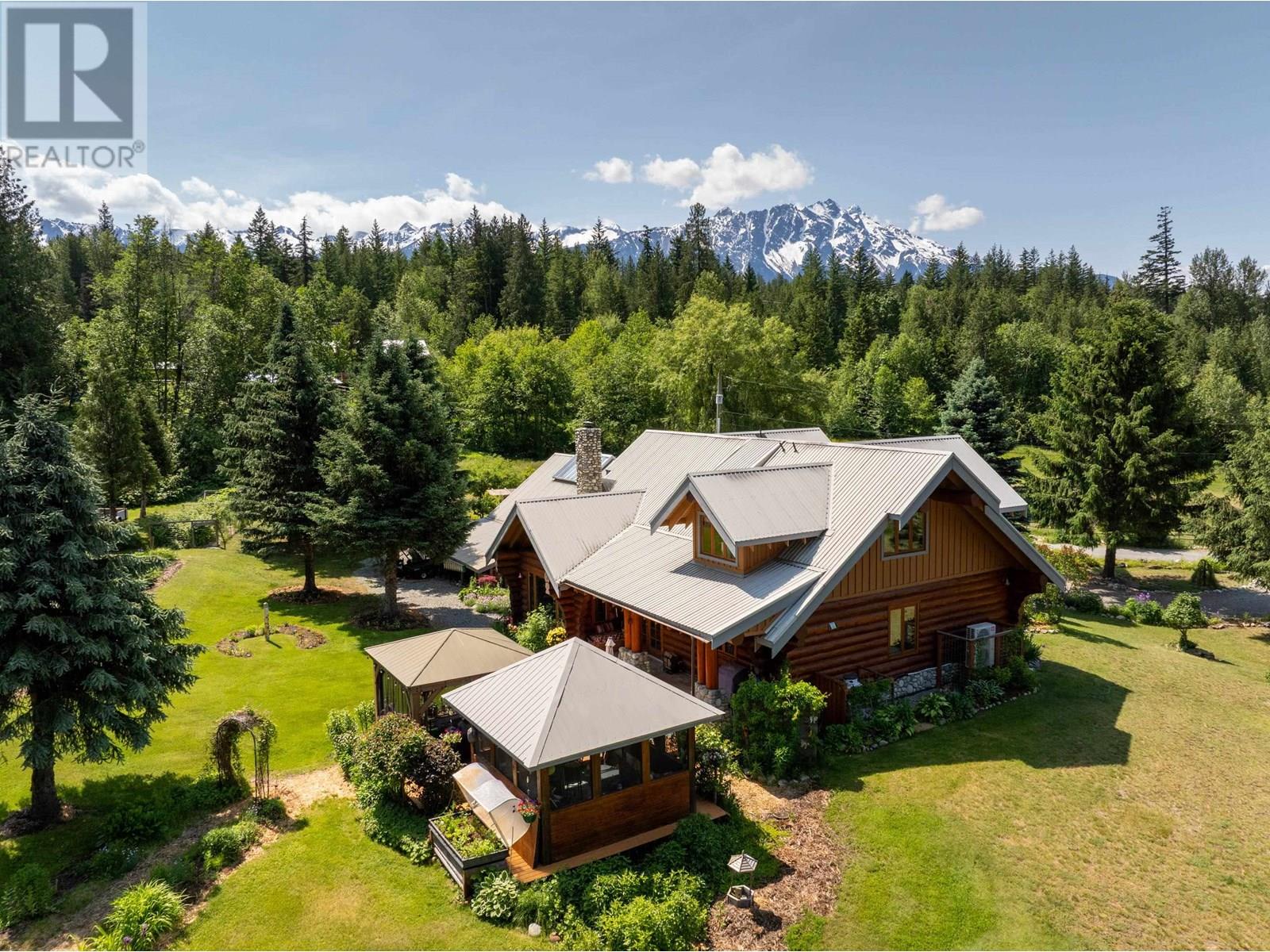 7744 Owl Ridge Road, Pemberton, British Columbia  V0N 2K0 - Photo 1 - R3014614