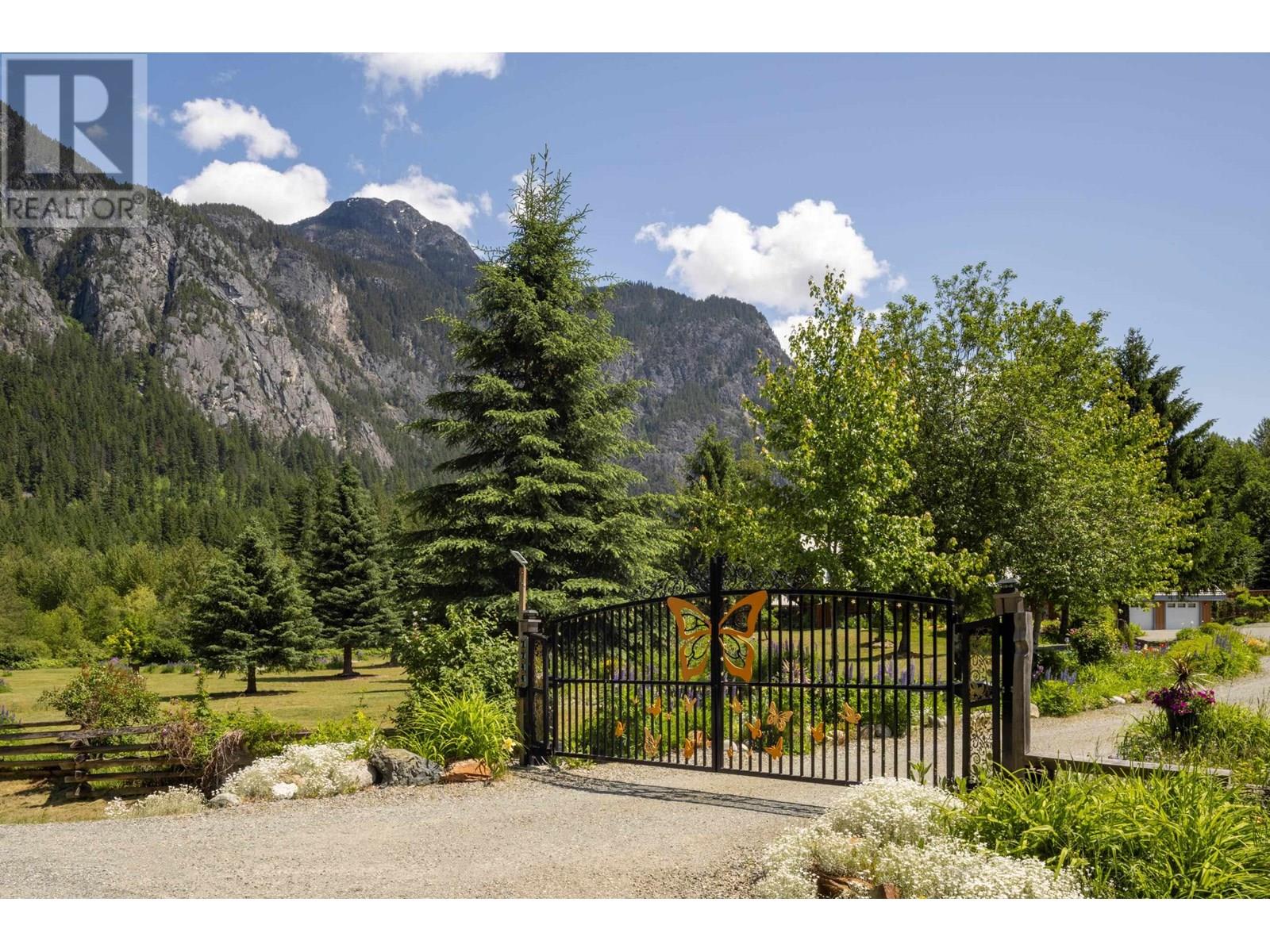 7744 Owl Ridge Road, Pemberton, British Columbia  V0N 2K0 - Photo 2 - R3014614