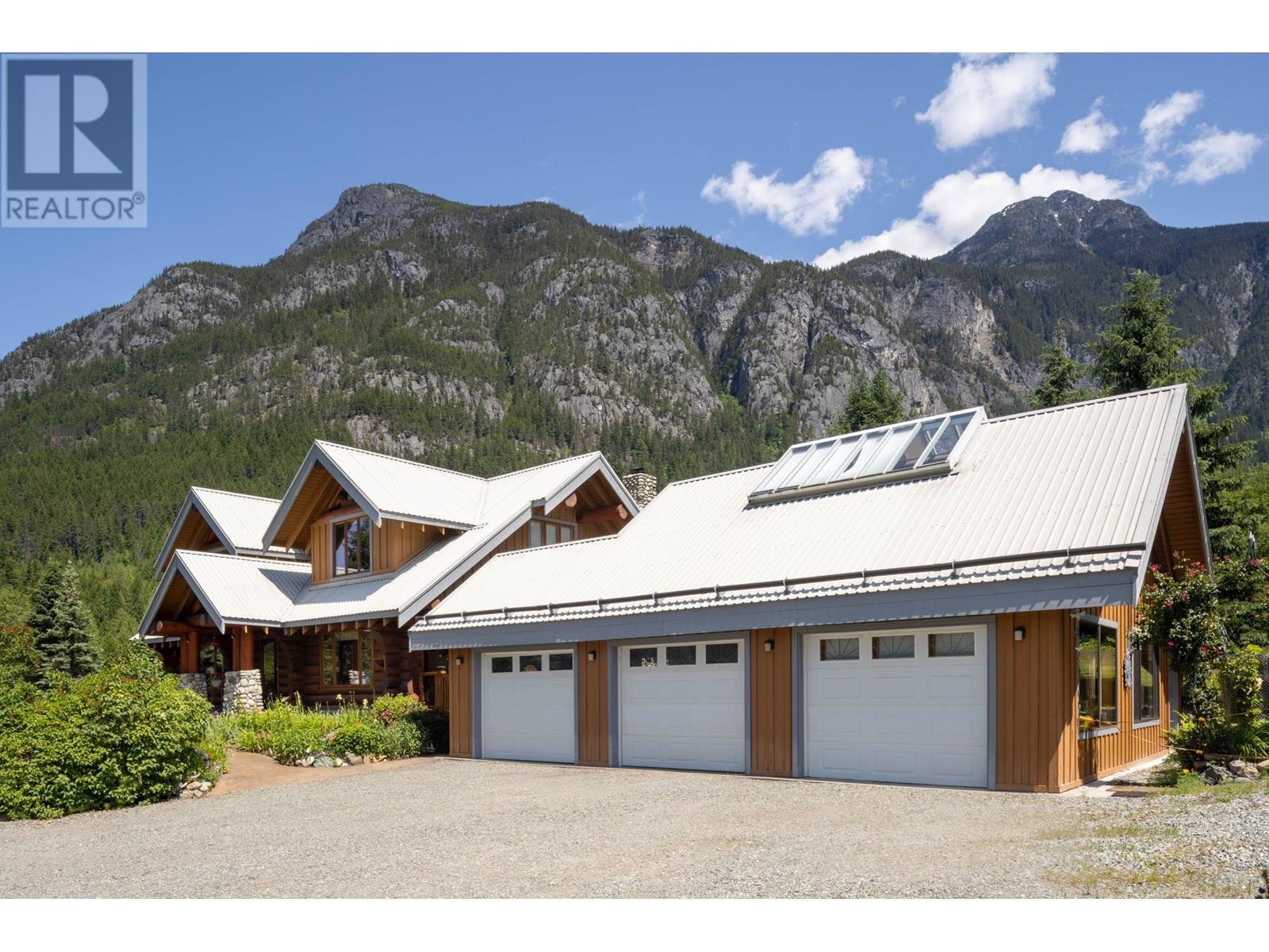 7744 Owl Ridge Road, Pemberton, British Columbia  V0N 2K0 - Photo 4 - R3014614