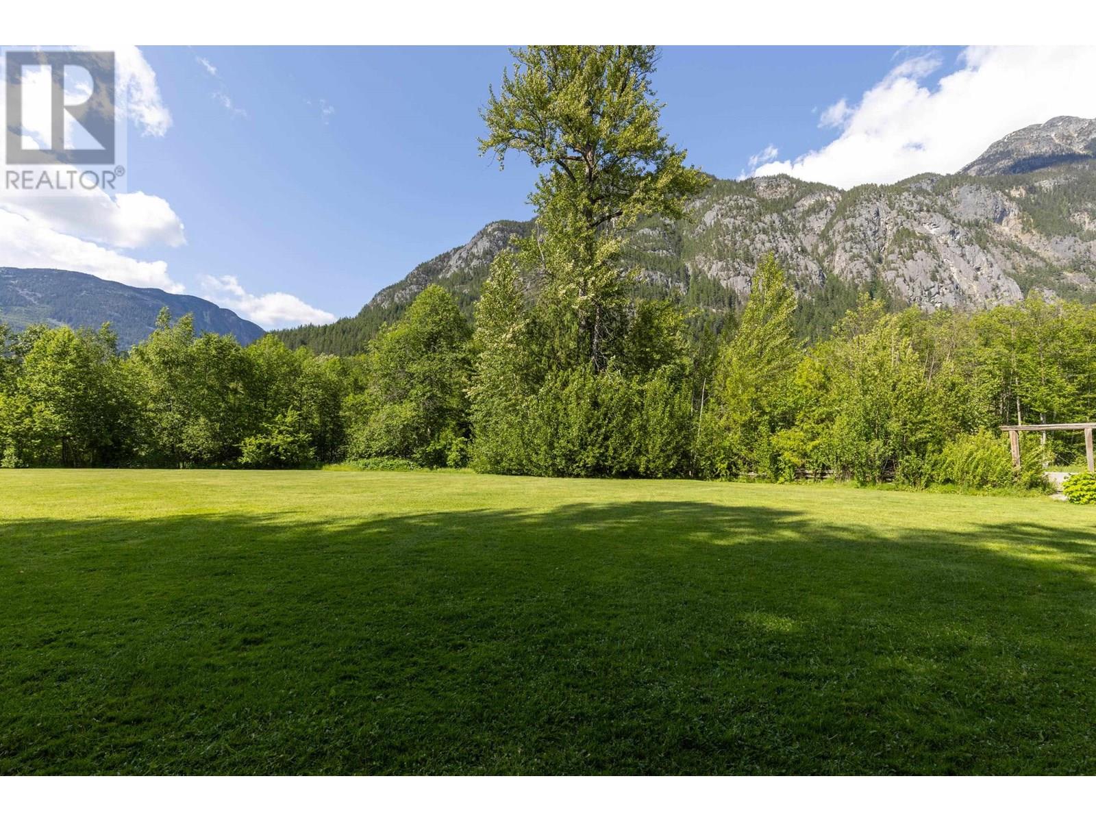 7744 Owl Ridge Road, Pemberton, British Columbia  V0N 2K0 - Photo 6 - R3014614