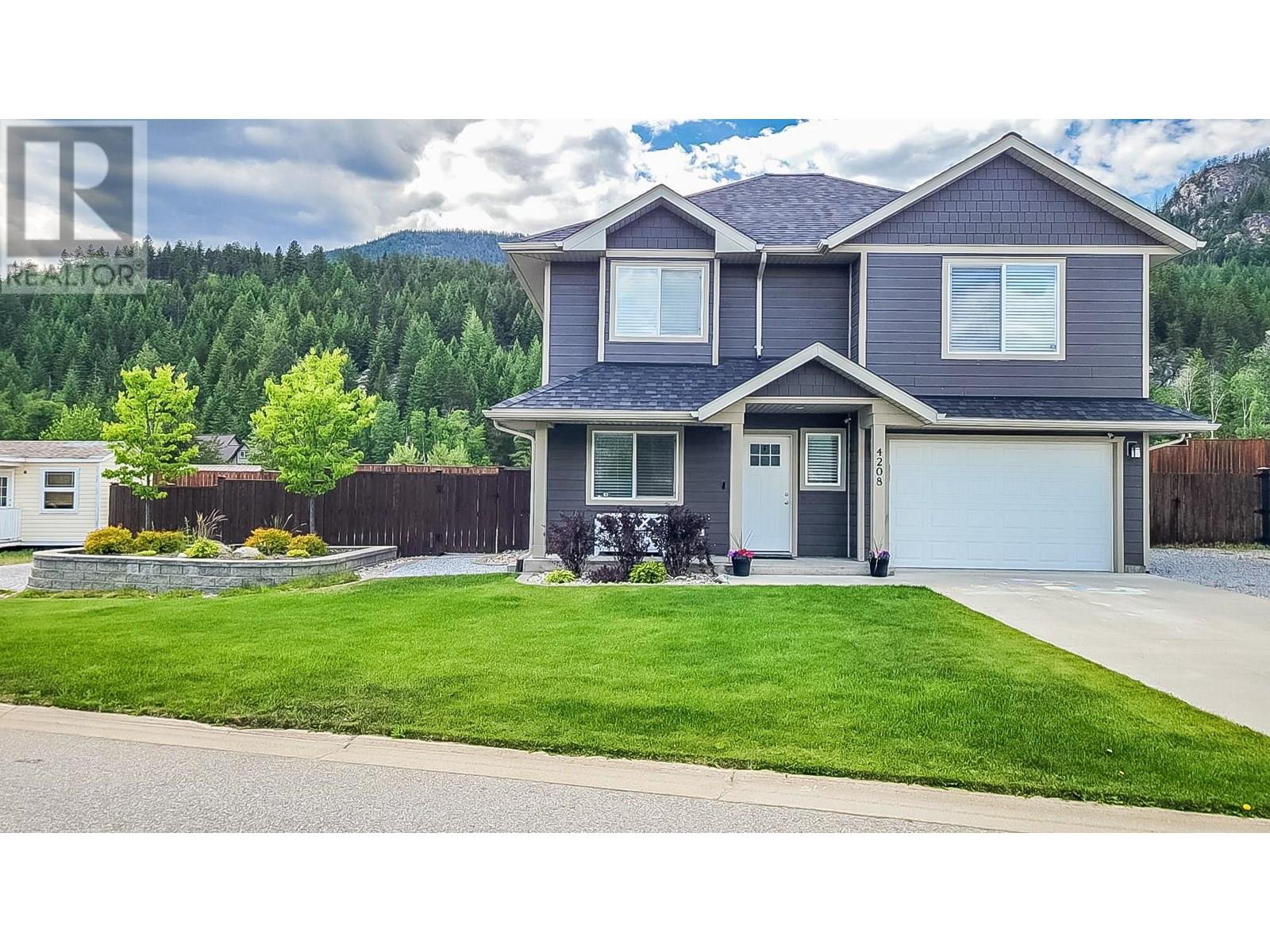 4208 16th Avenue, Castlegar, British Columbia