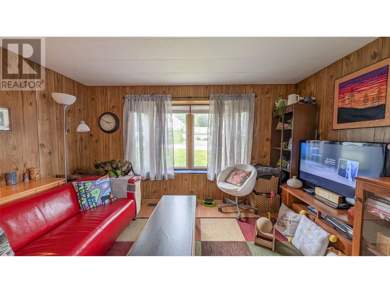 415 Bickford Drive, Elkford, British Columbia  V0B 1H0 - Photo 3 - 10349733