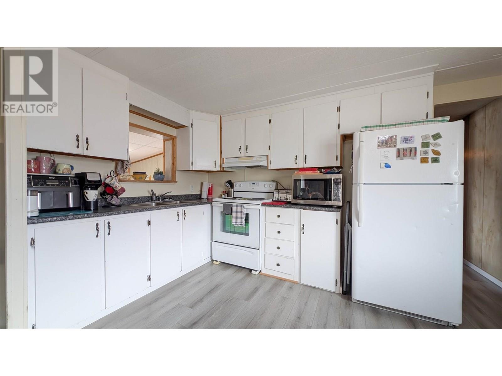 415 Bickford Drive, Elkford, British Columbia  V0B 1H0 - Photo 5 - 10349733