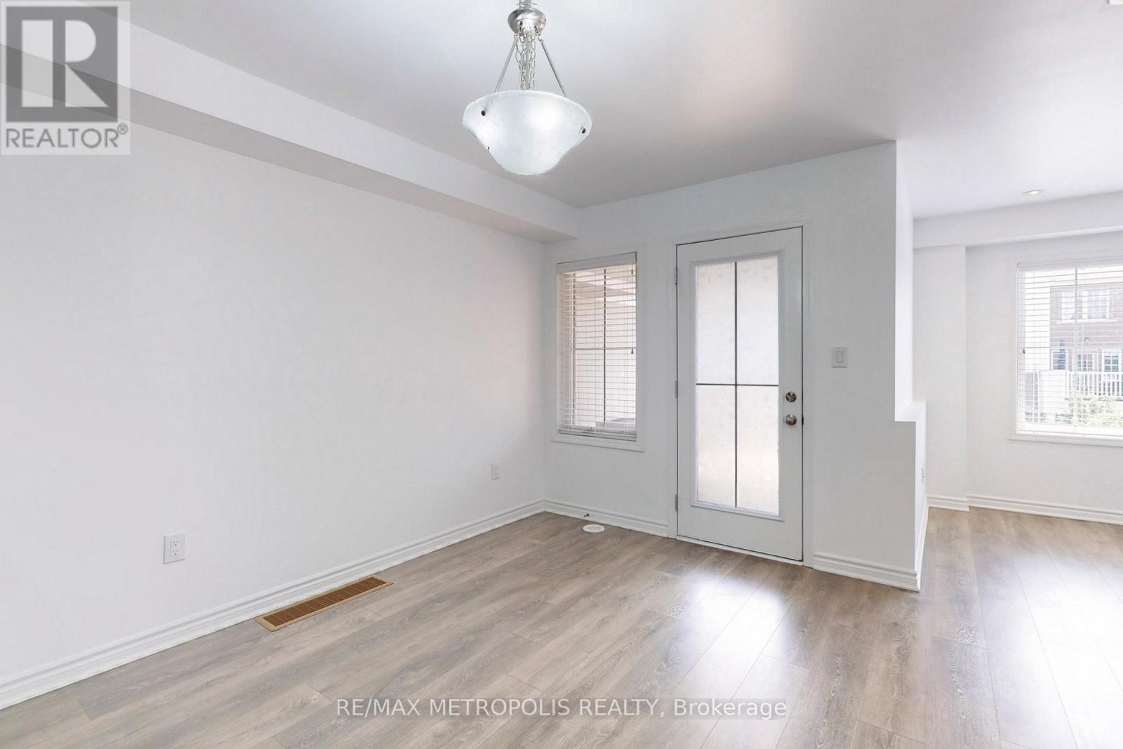1054 Clipper Lane, Pickering, Ontario  L1X 0E4 - Photo 13 - E12214390