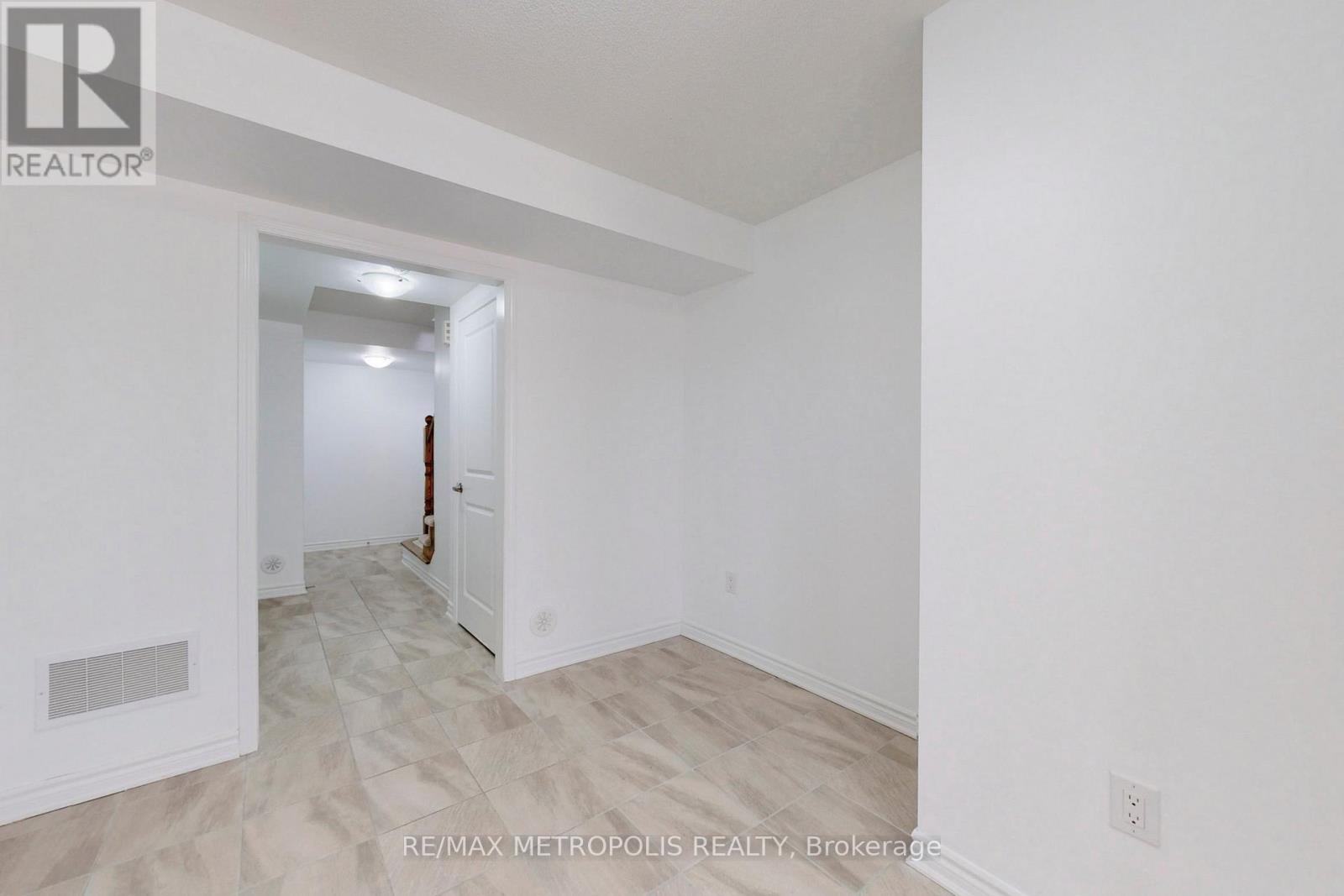 1054 Clipper Lane, Pickering, Ontario  L1X 0E4 - Photo 18 - E12214390