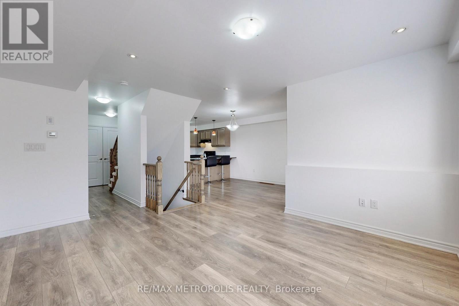 1054 Clipper Lane, Pickering, Ontario  L1X 0E4 - Photo 5 - E12214390