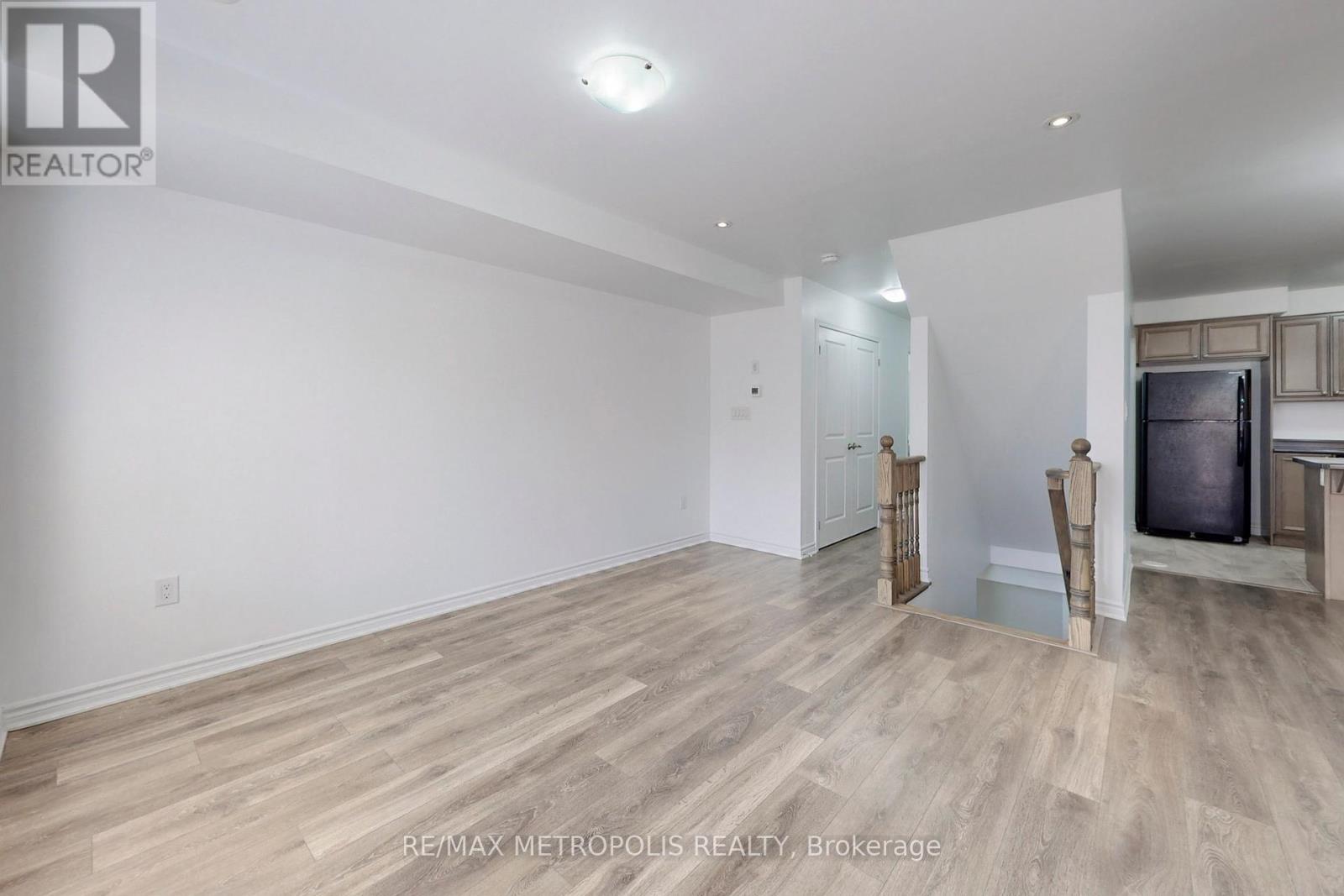 1054 Clipper Lane, Pickering, Ontario  L1X 0E4 - Photo 6 - E12214390