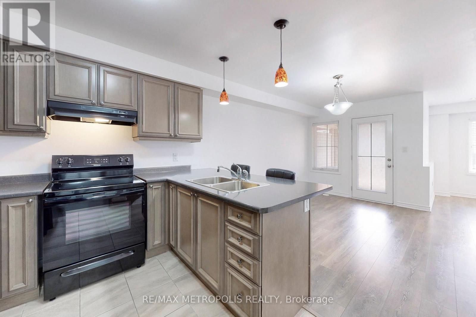 1054 Clipper Lane, Pickering, Ontario  L1X 0E4 - Photo 8 - E12214390