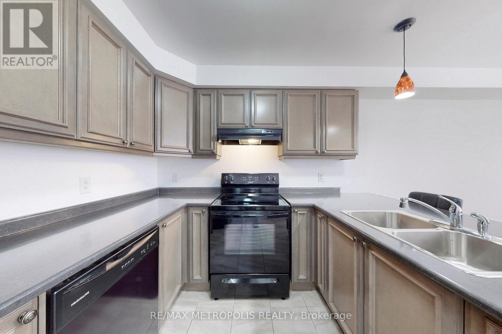 1054 Clipper Lane, Pickering, Ontario  L1X 0E4 - Photo 9 - E12214390