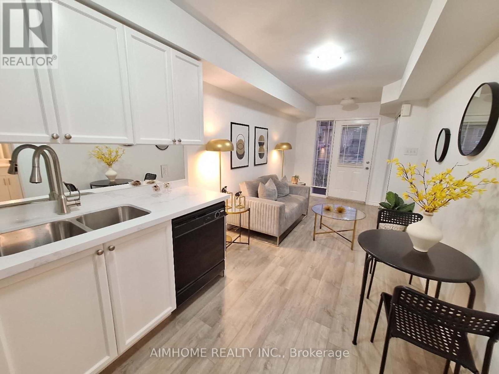 318 - 4975 Southampton Drive, Mississauga, Ontario  L5M 8E6 - Photo 5 - W12142984