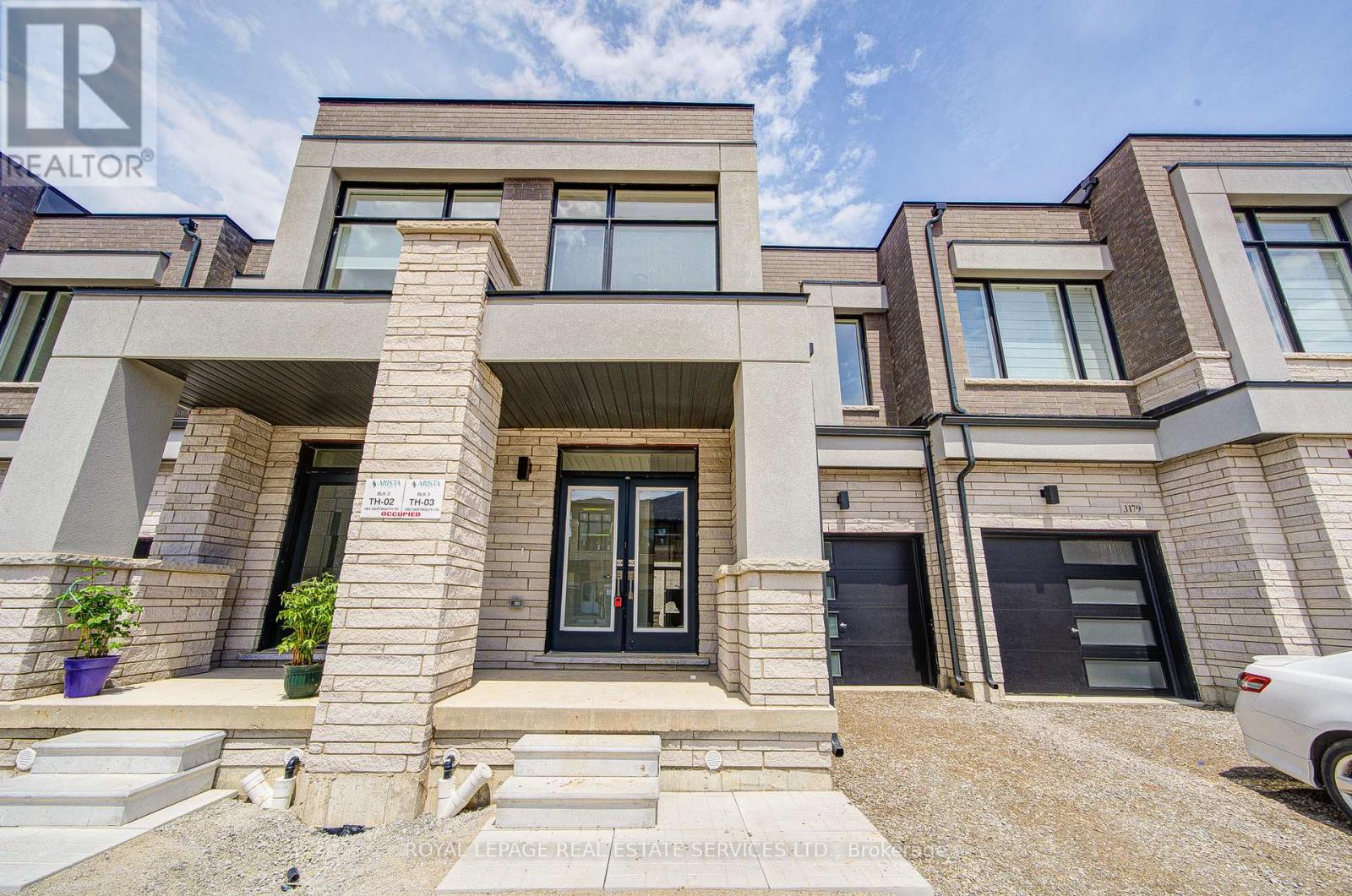 1180 Dartmouth Street, Oakville, Ontario  L6H 8C3 - Photo 2 - W12194647