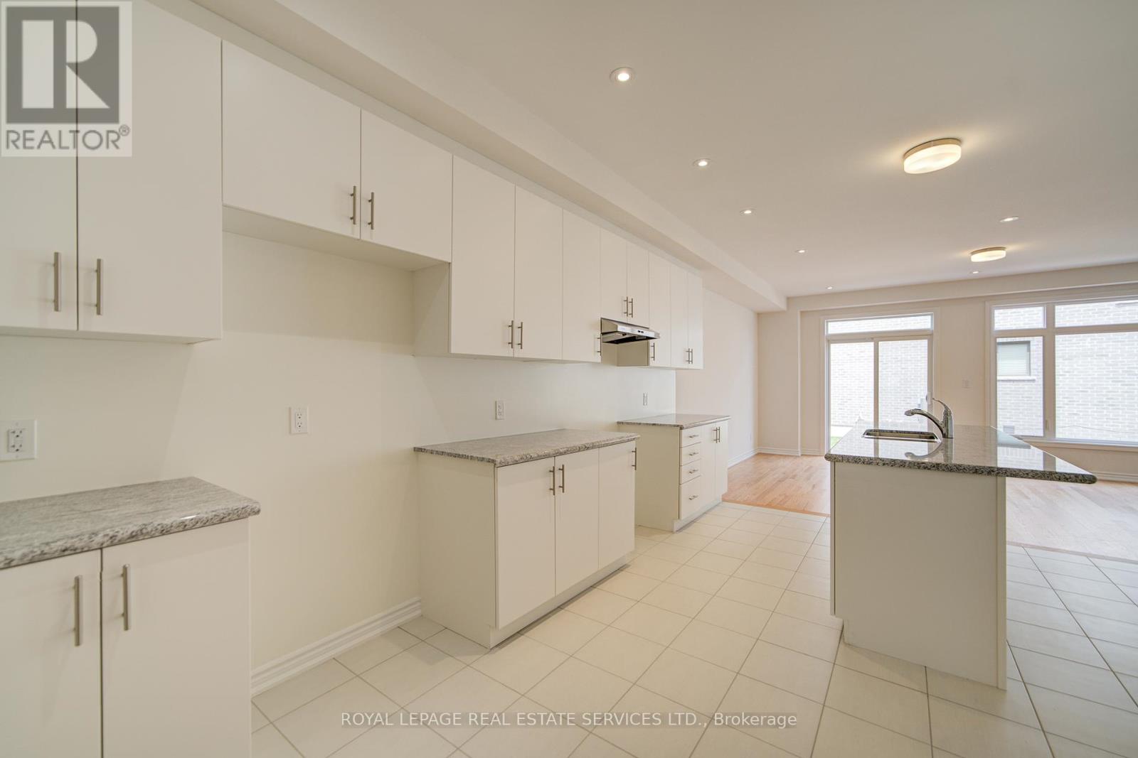 1180 Dartmouth Street, Oakville, Ontario  L6H 8C3 - Photo 9 - W12194647