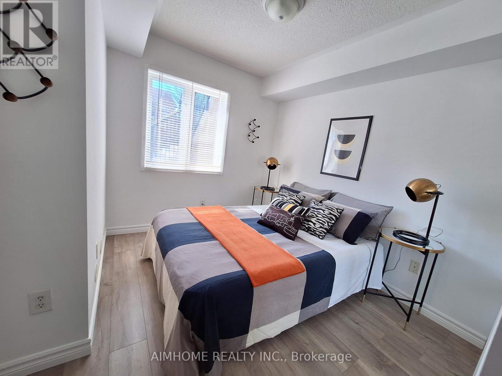 318 - 4975 Southampton Drive, Mississauga, Ontario  L5M 8E6 - Photo 6 - W12142984
