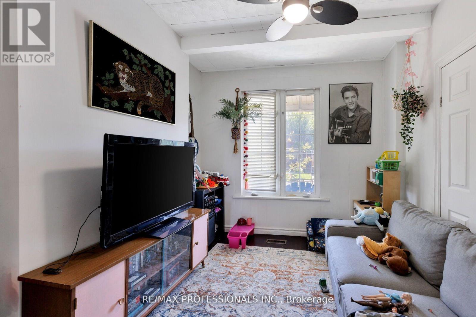 176 Symington Avenue, Toronto (Dovercourt-Wallace Emerson-Junction), Ontario  M6P 3W6 - Photo 10 - W12214402