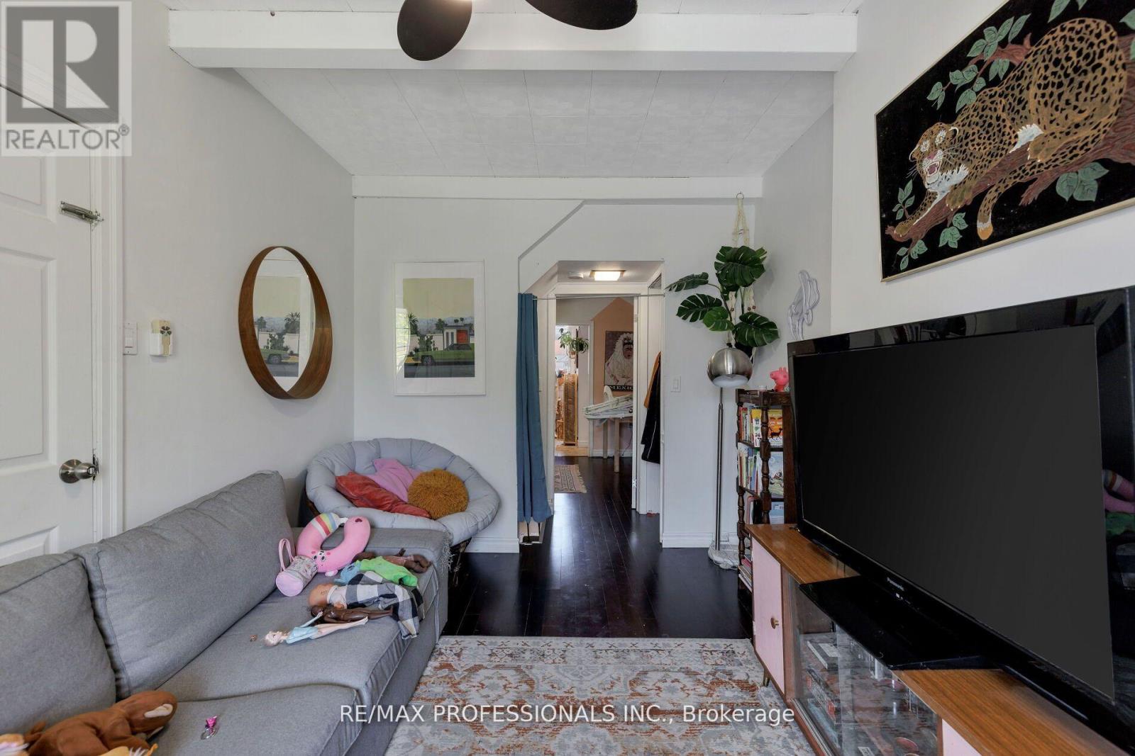 176 Symington Avenue, Toronto (Dovercourt-Wallace Emerson-Junction), Ontario  M6P 3W6 - Photo 11 - W12214402
