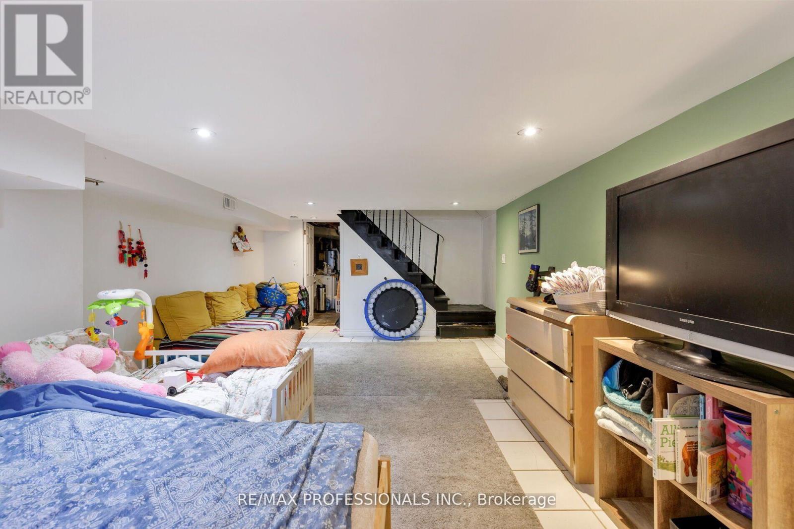 176 Symington Avenue, Toronto (Dovercourt-Wallace Emerson-Junction), Ontario  M6P 3W6 - Photo 14 - W12214402