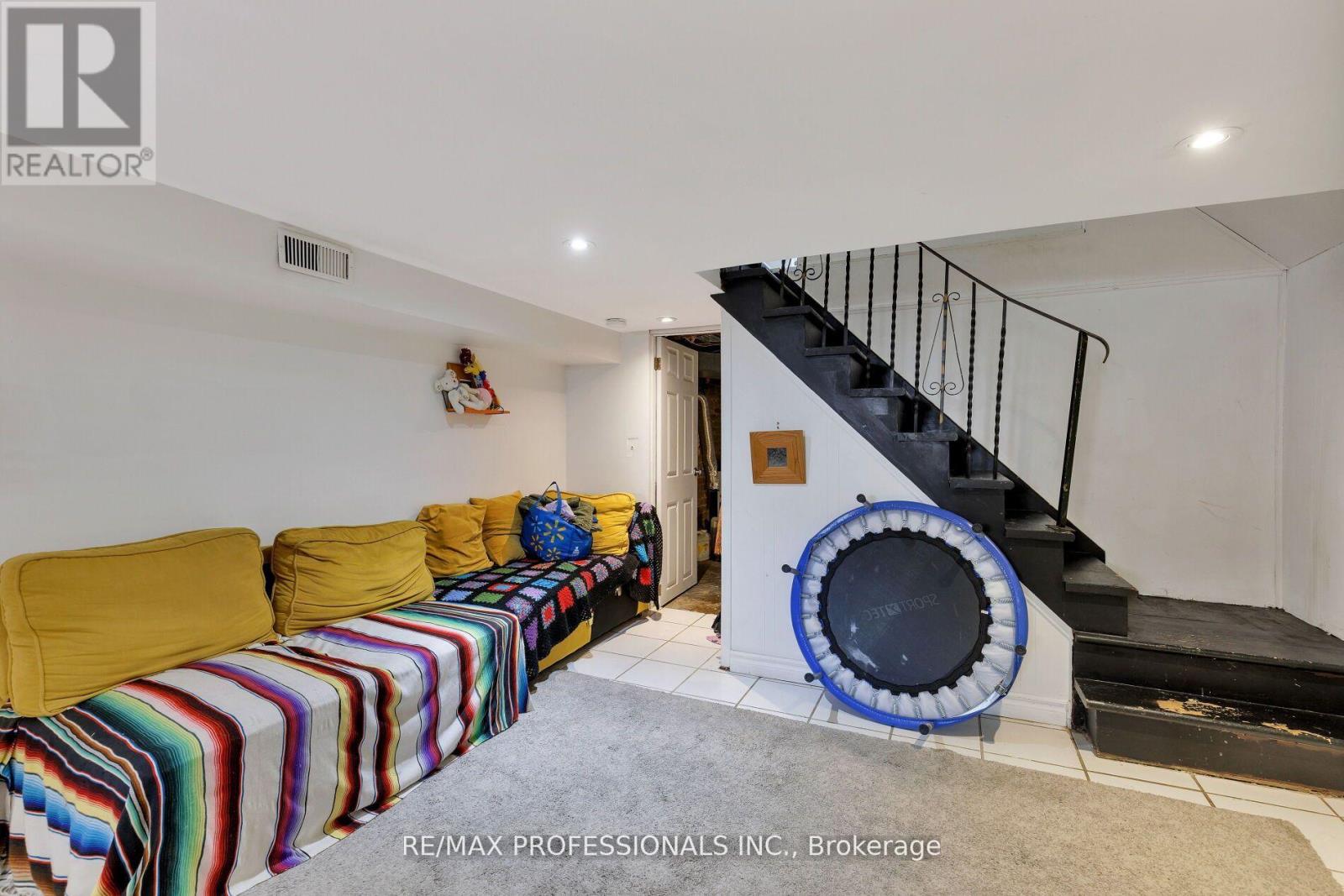 176 Symington Avenue, Toronto (Dovercourt-Wallace Emerson-Junction), Ontario  M6P 3W6 - Photo 15 - W12214402