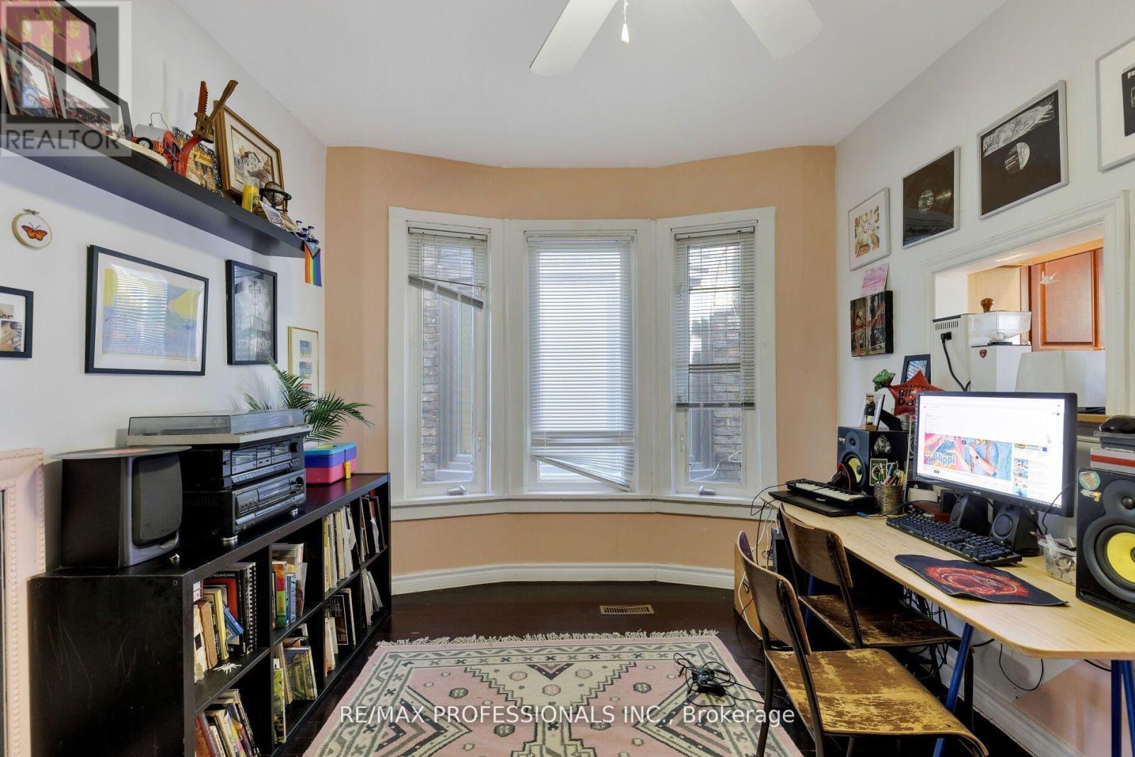 176 Symington Avenue, Toronto (Dovercourt-Wallace Emerson-Junction), Ontario  M6P 3W6 - Photo 6 - W12214402