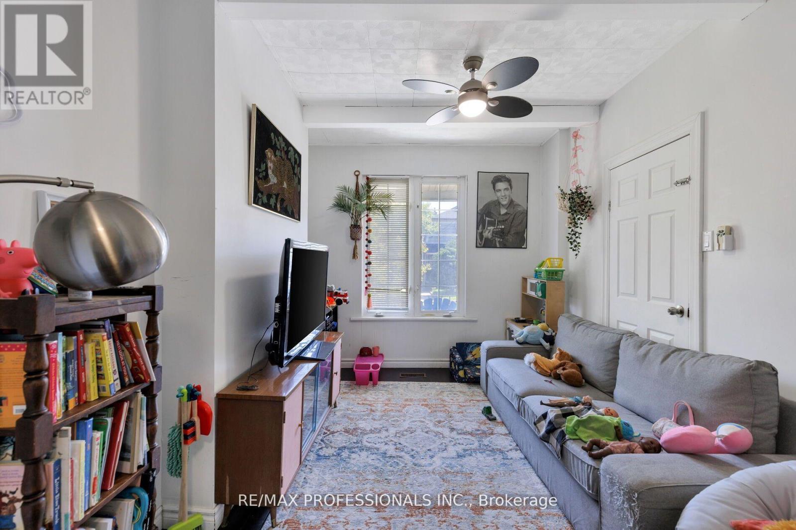 176 Symington Avenue, Toronto (Dovercourt-Wallace Emerson-Junction), Ontario  M6P 3W6 - Photo 9 - W12214402