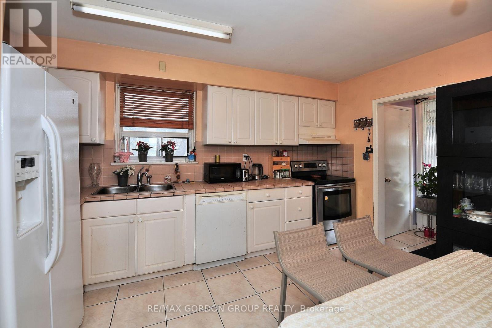 178 Northwood Drive, Toronto, Ontario  M2M 2K3 - Photo 9 - C12174809