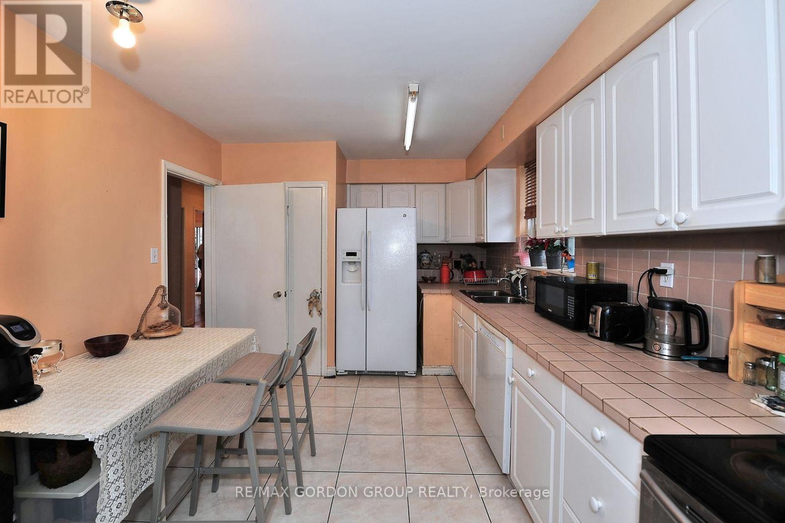 178 Northwood Drive, Toronto, Ontario  M2M 2K3 - Photo 8 - C12174809