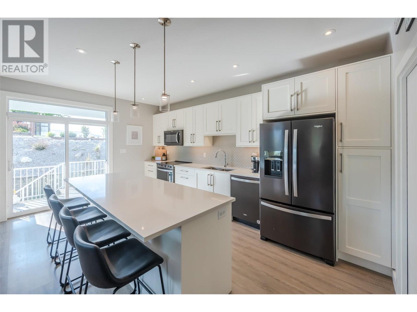 2749 Evergreen Drive, Penticton, British Columbia  V2A 8L5 - Photo 3 - 10351907