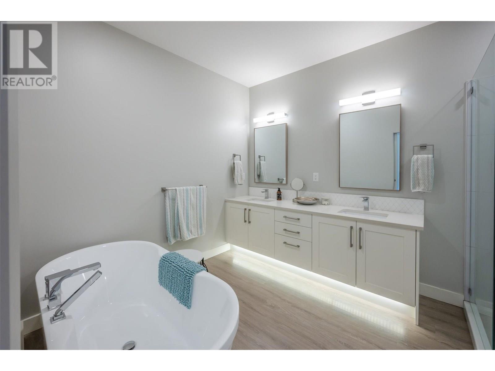 2749 Evergreen Drive, Penticton, British Columbia  V2A 8L5 - Photo 16 - 10351907