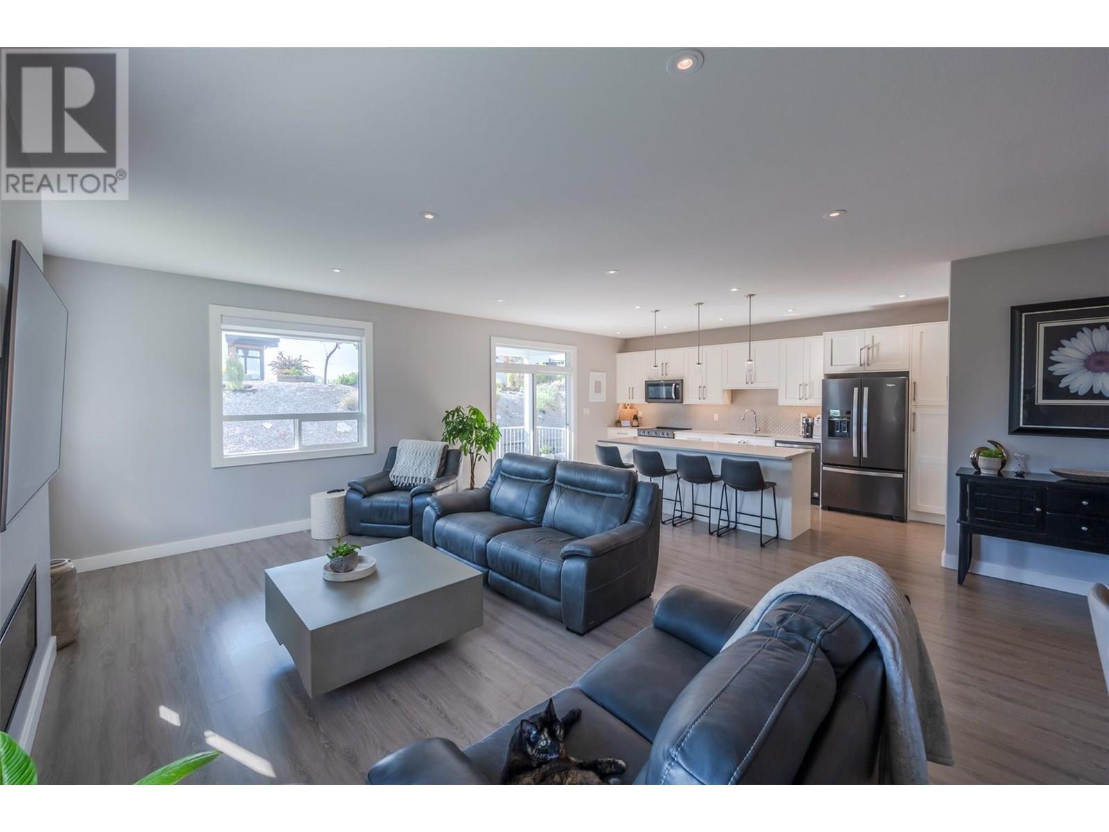 2749 Evergreen Drive, Penticton, British Columbia  V2A 8L5 - Photo 7 - 10351907